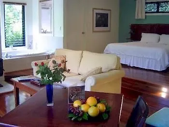 Montague'S Of Montville Bed and Breakfast